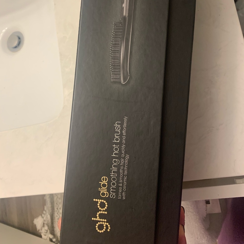 New in box GHD glide smoothing hot brush